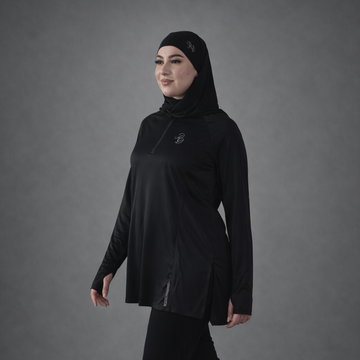 بلوزة رياضية محتشمة باللون الأسود
