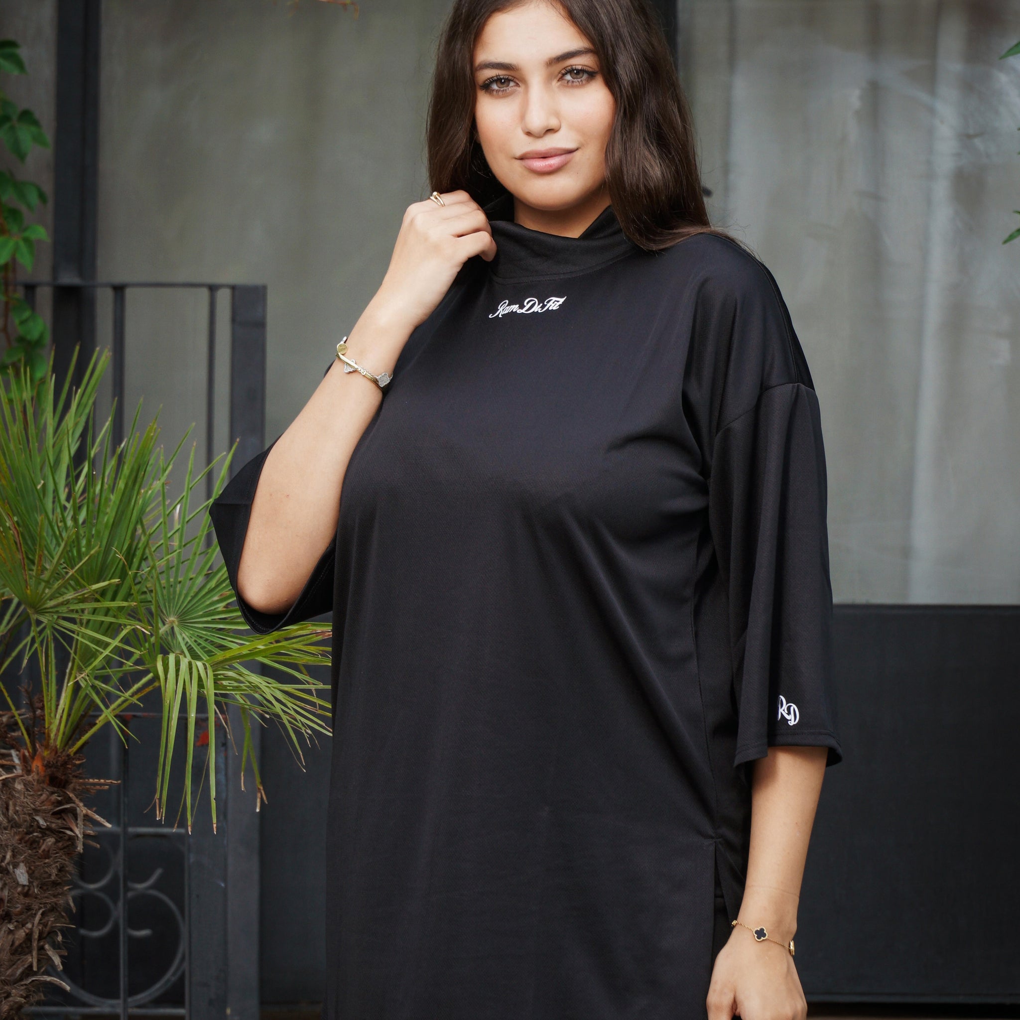 Modest Sports T-shirt Oversized  in Black
