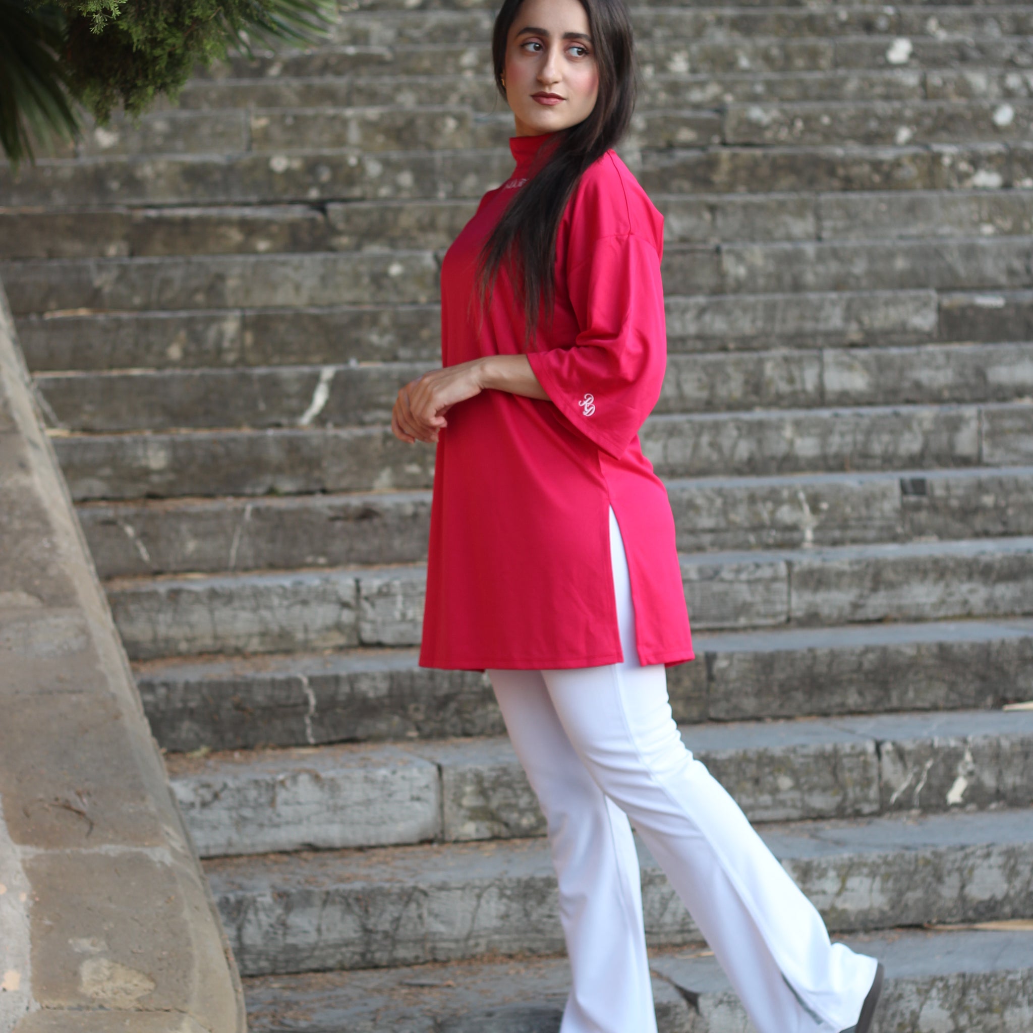 Ensemble Oversized T-shirt + White Flared Pants