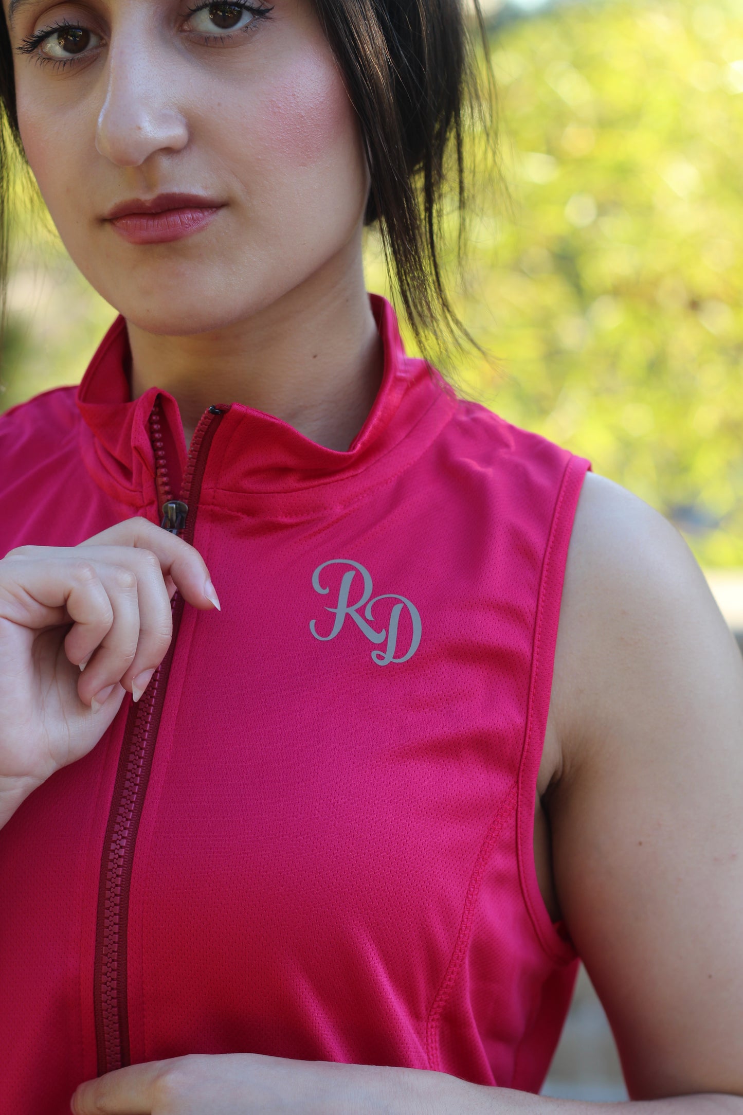 Modest Sports Gilet in Fuchsia
