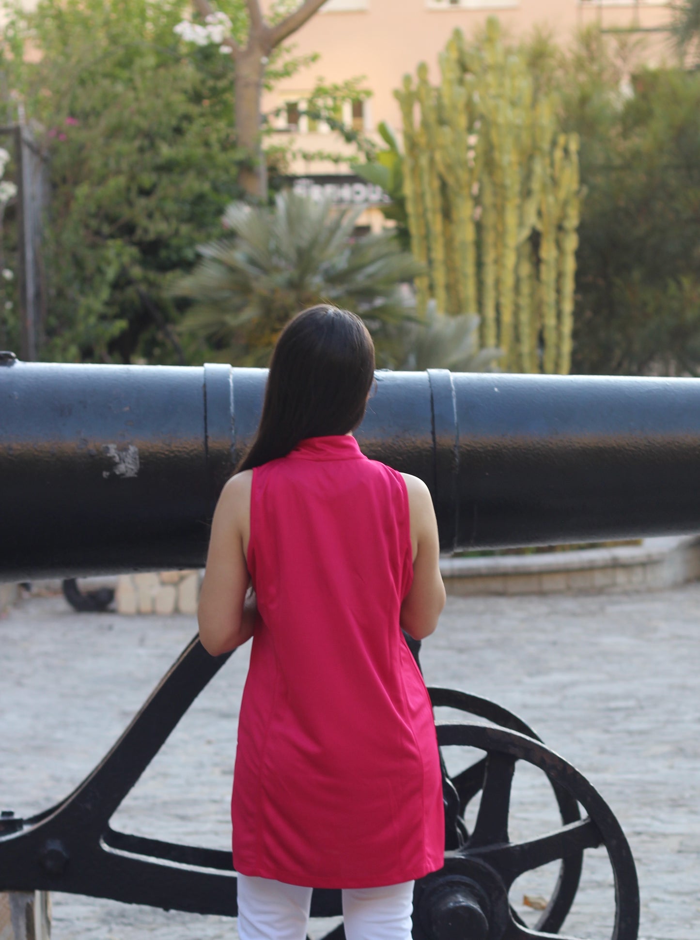Modest Sports Gilet in Fuchsia