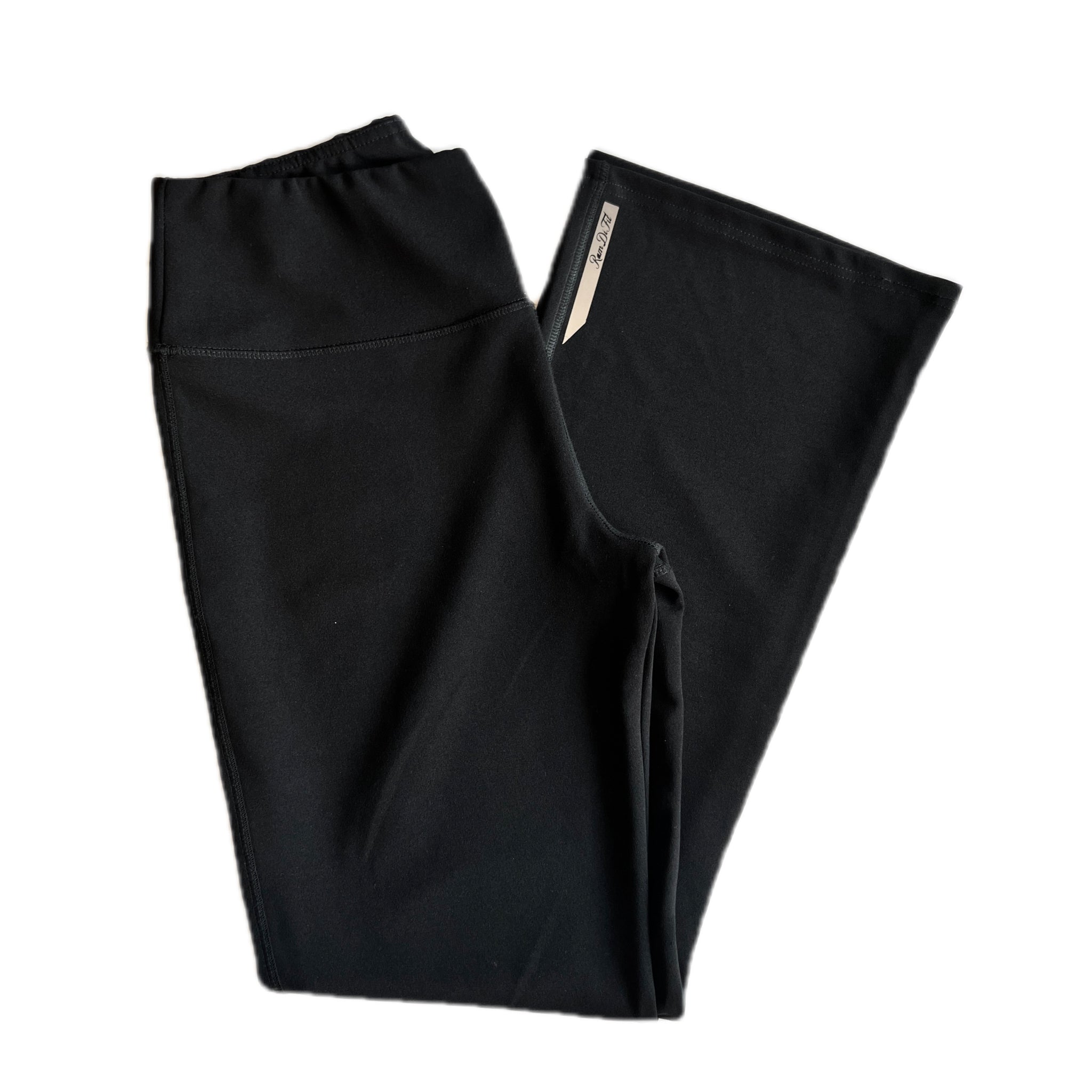 الجزء السفلي متسع باللون الأسود