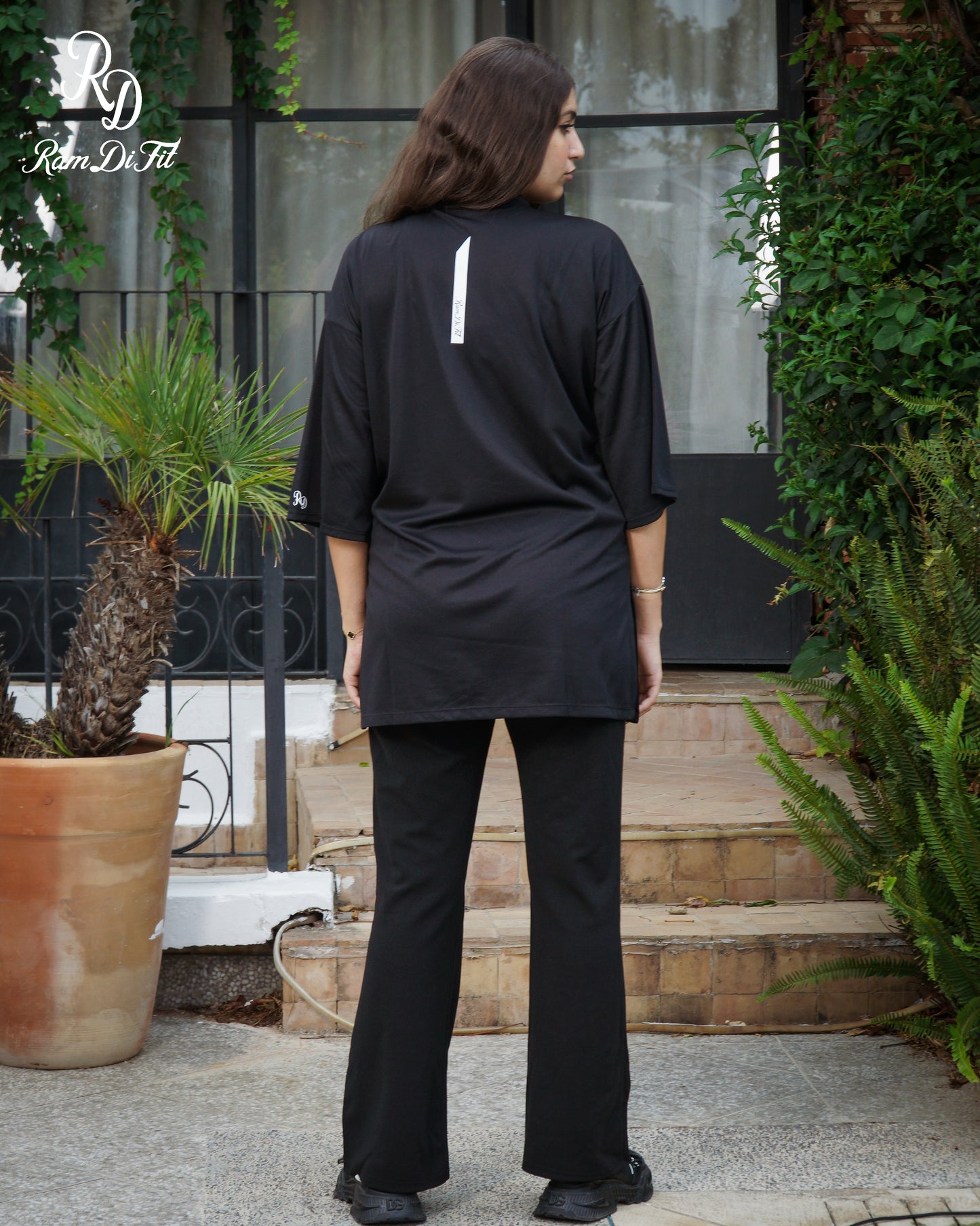 Modest Sports T-shirt Oversized  in Black