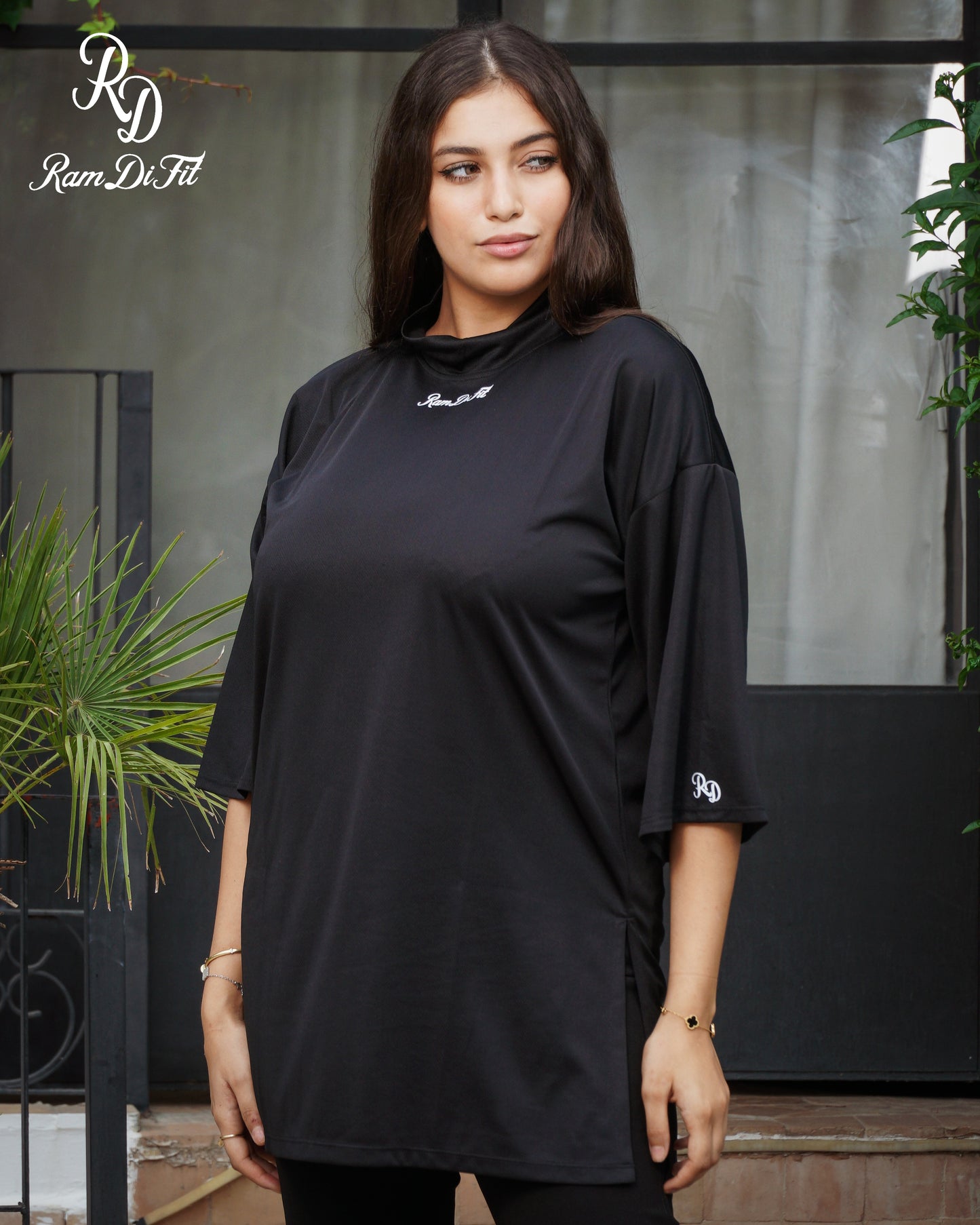 Modest Sports T-shirt Oversized  in Black